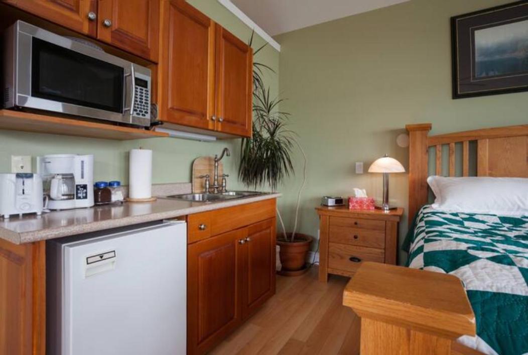 Birds Of A Feather Victoria Oceanfront Studio Suites Colwood Luaran gambar