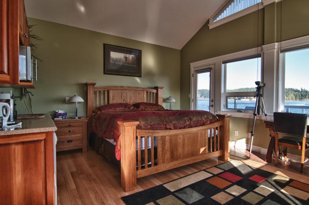 Birds Of A Feather Victoria Oceanfront Studio Suites Colwood Bilik gambar