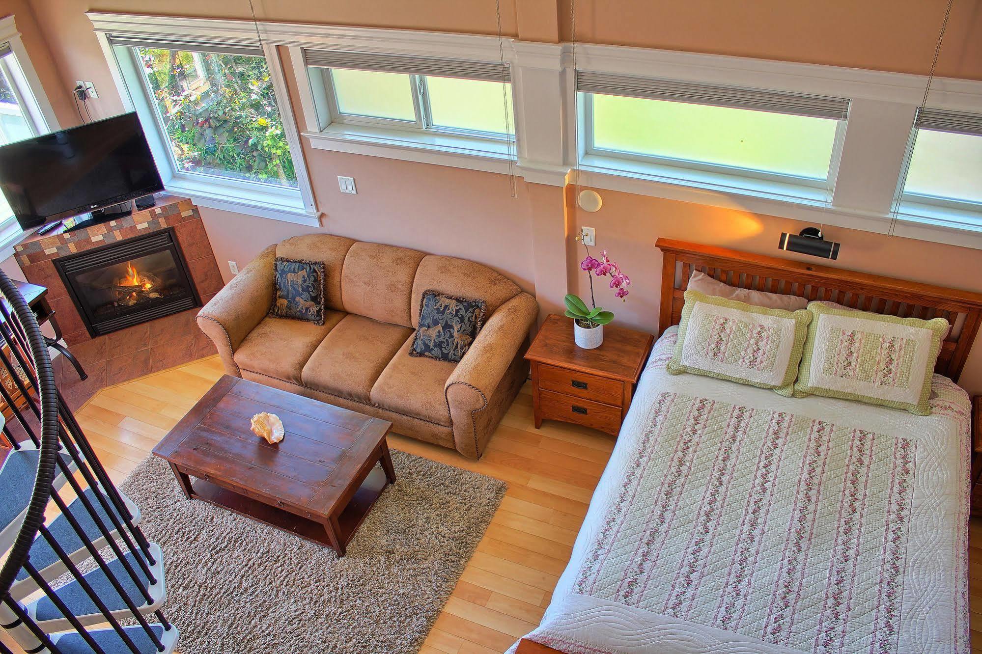 Birds Of A Feather Victoria Oceanfront Studio Suites Colwood Luaran gambar