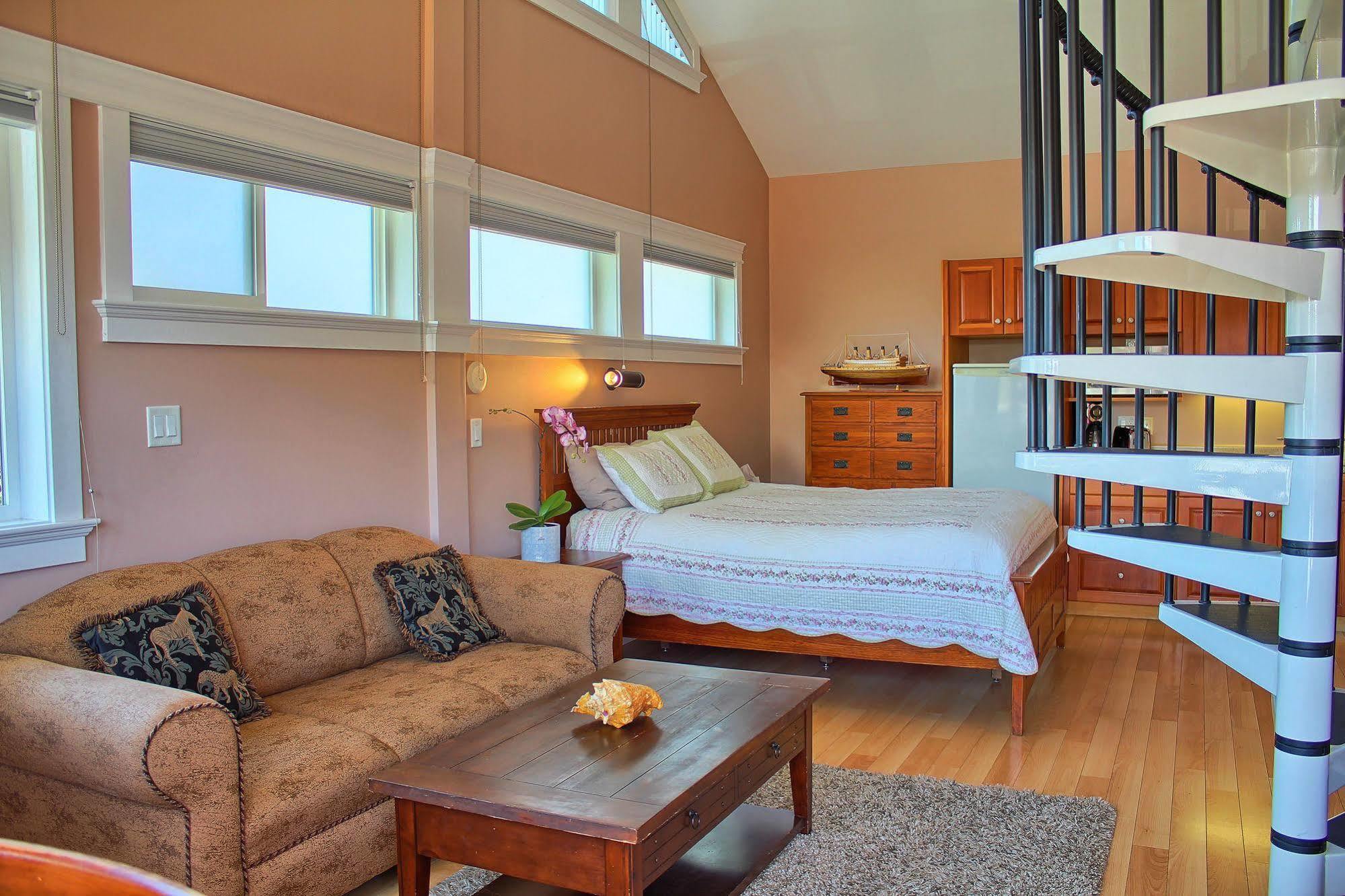 Birds Of A Feather Victoria Oceanfront Studio Suites Colwood Luaran gambar