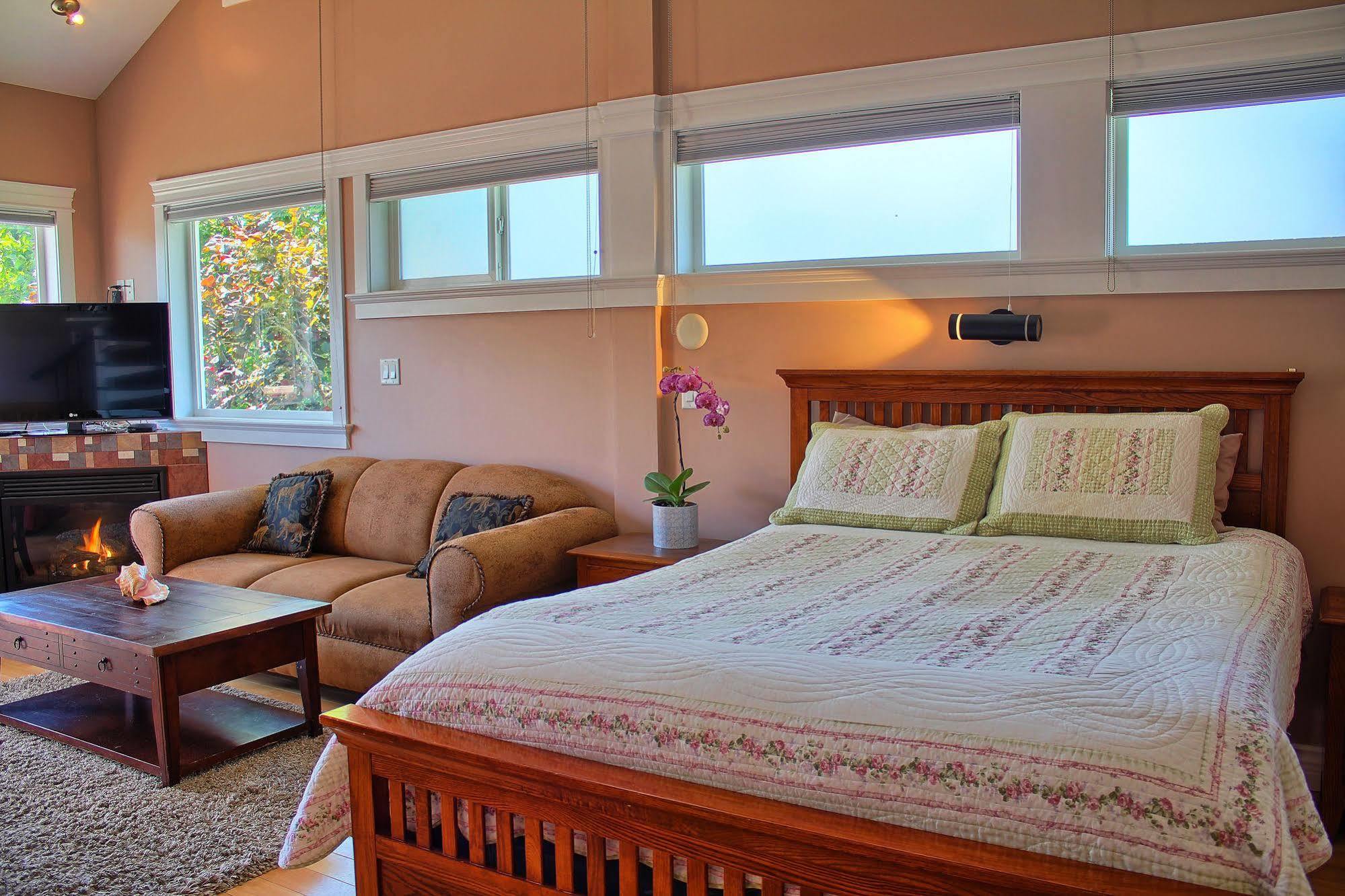 Birds Of A Feather Victoria Oceanfront Studio Suites Colwood Luaran gambar